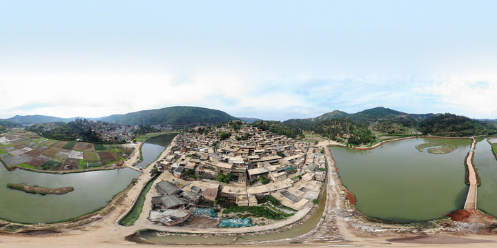 泸西城子古村全景图