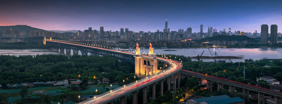 南京长江大桥夜景全景图