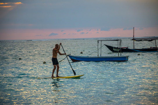 巴厘岛冲浪者