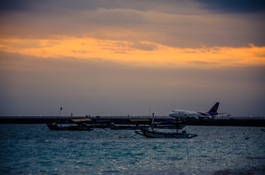 巴厘岛海边飞机场