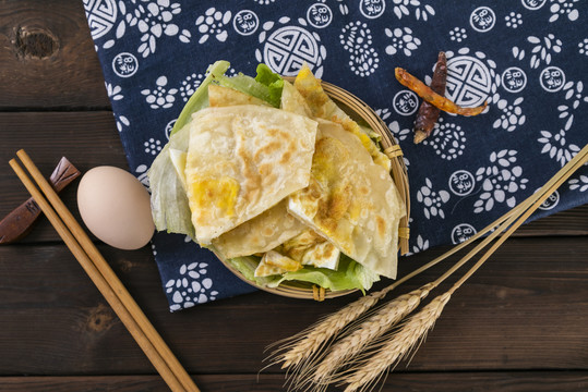 中国特色传统小吃鸡蛋灌饼