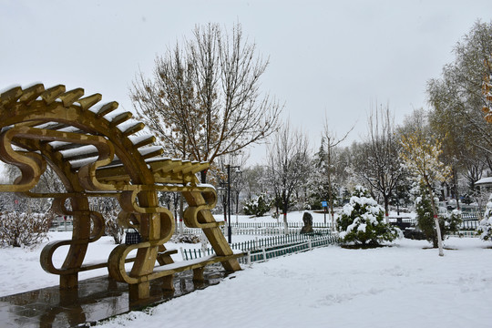 公园雪景