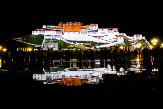 西藏拉萨布达拉宫夜景