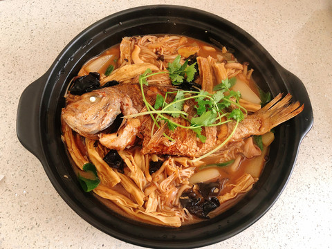 砂锅烤鱼