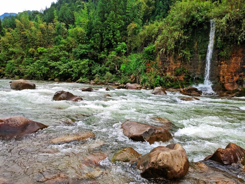 小溪流水