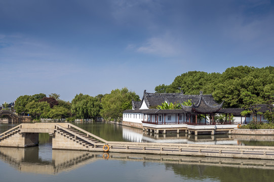 上海广富林遗址公园中式园林建筑