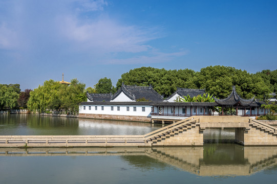 广富林遗址公园的中式园林建筑