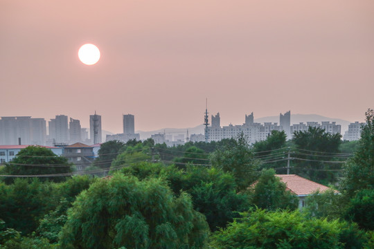 夕阳下的小镇