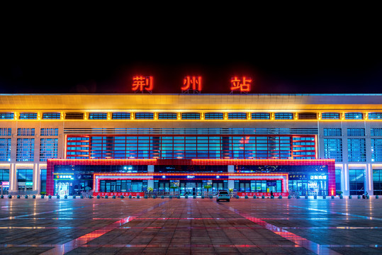中国湖北荆州火车站站前广场夜景