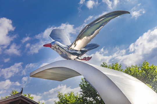 滇池红嘴鸥雕像