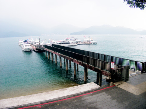 海边游轮
