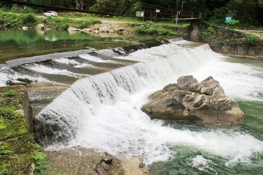 小水电拦河起水坝