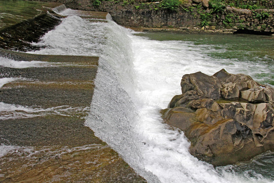 小水电拦河起水坝