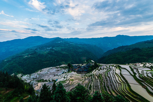 灌水期的贵州加榜梯田景色