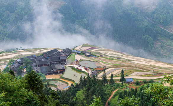 灌水期的贵州加榜梯田景色