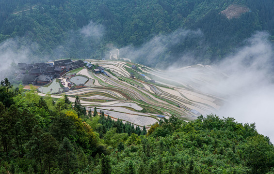 灌水期的贵州加榜梯田景色