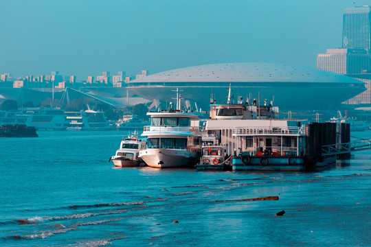 黄浦江上的码头