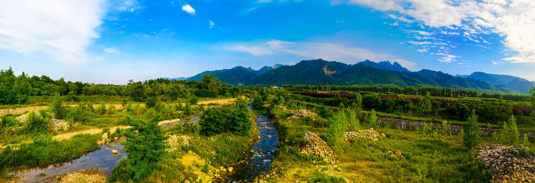 蓝天的西安秦岭沣峪