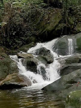 山涧溪流