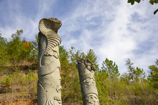 十二生肖石雕柱