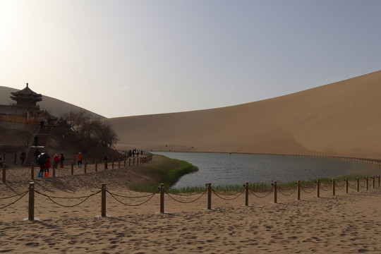 鸣沙山月牙泉