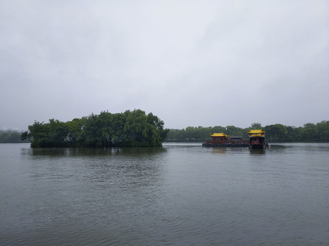 烟雨南湖景区湖心岛