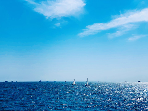 帆船海水景色