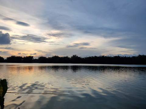 黄昏天空青山绿水自然生态夕阳傍