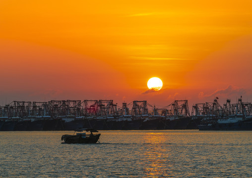 小船日落海景