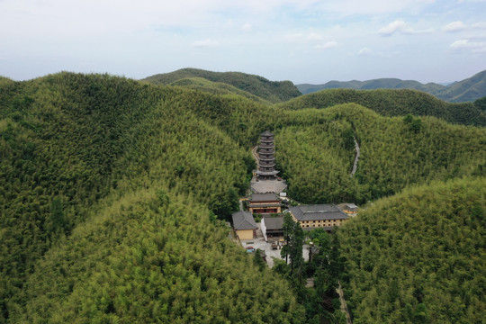 航拍竹海古寺杭州釜托寺