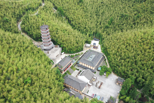 航拍竹海古寺杭州釜托寺