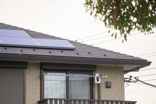 设有太阳能电池板的住宅