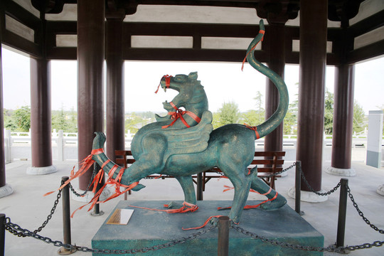 钟馗文化园护塔亭动物雕塑