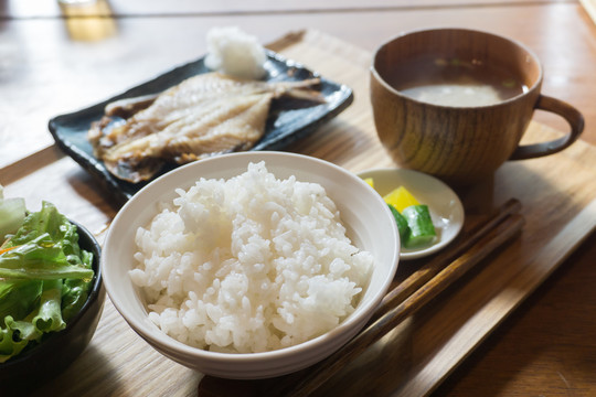 日料烤鱼定食