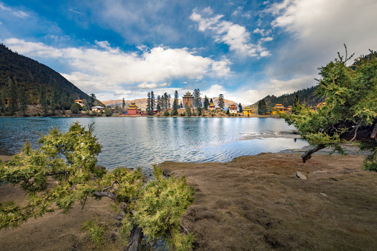 甘孜自治州措卡湖风景区