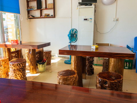 餐饮店木桌木凳