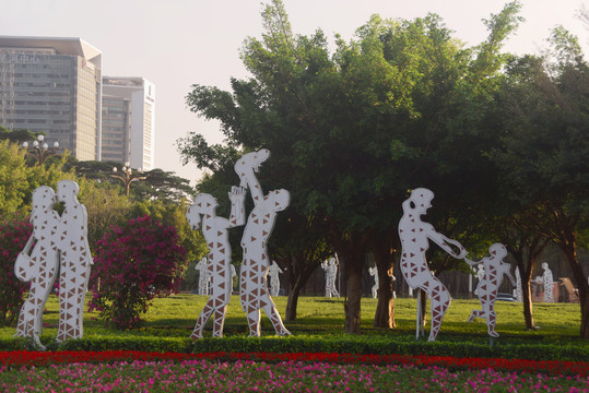 深圳市民广场生活主题雕塑亲情
