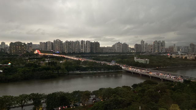 都市