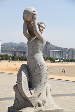 海的女儿雕塑