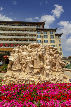 北京龙脉温泉度假村八仙过海雕像