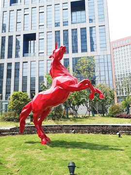 红色马雕塑