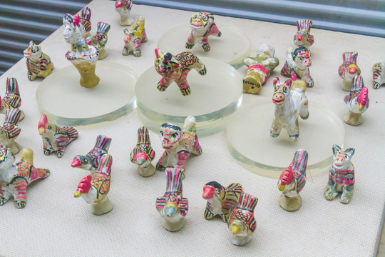广西民族博物馆泥塑玩偶