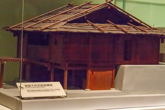 民族博物馆苗族干栏式民居模型