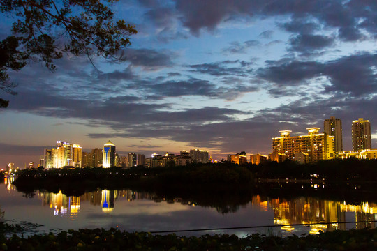 广西南宁南湖公园夜景