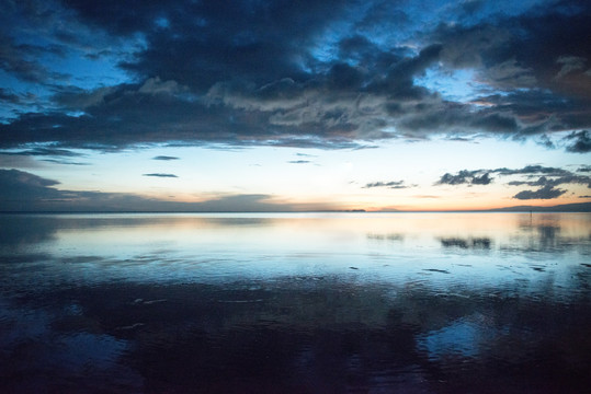 海上夕阳云