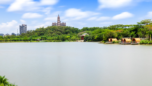 顺峰山公园湖景