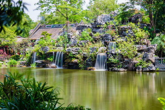 顺峰山公园假山流水