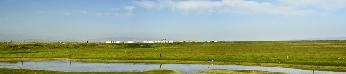 青海湖边小河