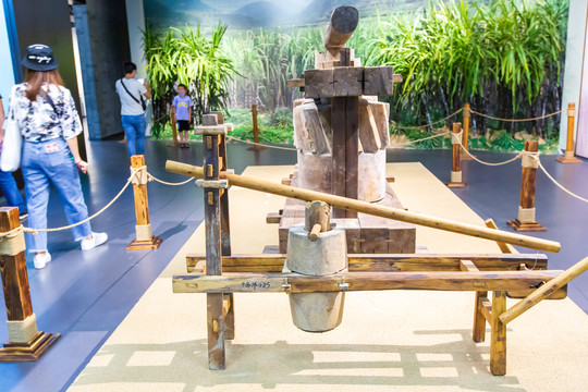 广西民族博物馆木制榨粉机