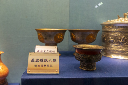 广西民族博物馆藏族镶银木碗